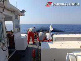 Doppio intervento di soccorso della Guardia Costiera, salvate 11 persone 