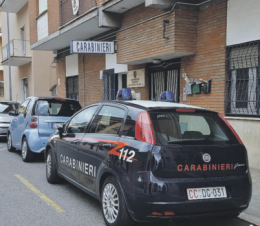 Offriva lavoro nel commercio online, ma intascati i soldi spariva: indagato