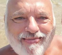 Morto l'anziano spinto a terra durante la lite in strada 

