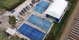 La proprietà non ha demolito gli abusi, confiscato il circolo di padel