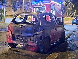 Incendia l'auto della ex, il Riesame conferma il carcere