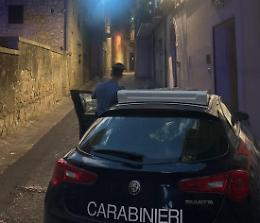 Tenta di dare fuoco ad un uomo nella notte: arresto lampo