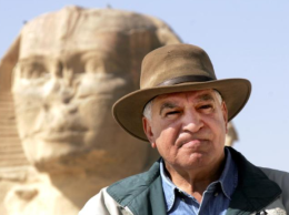 Il professore Zahi Hawass al D'Annunzio per presentare "L'uomo col cappello"