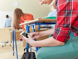 In classe senza telefoni, ma la sfida è educativa  