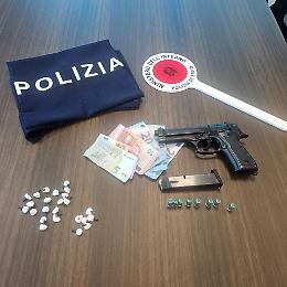 Droga e pistola scacciacani senza tappo rosso: denunciato un uomo ad Aprilia