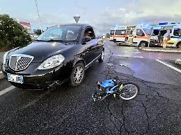 Bambino di 5 anni investito da un'auto insieme al padre, elitrasportato a Roma
