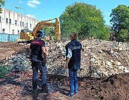Scavi intorno all'ex Pacifico, riemergono oltre 20 tonnellate di rifiuti interrati 