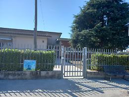 Insegnanti spostati e classi rimescolate, protestano i genitori della scuola dell'infanzia