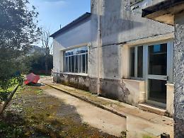 Scuole tra incuria e disagi, la protesta dei genitori a Le Ferriere e Borgo Montello
