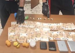 Spaccio: blitz nella villetta, sequestrati soldi e droga