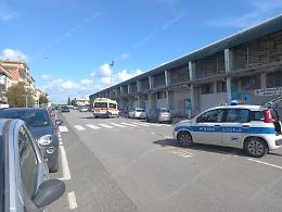 Adolescente investita dall'auto davanti allo stadio, soccorsa in ambulanza 

