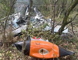 Una testimone ha visto precipitare l'aereo in verticale sul bosco