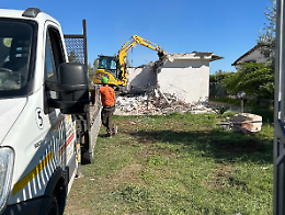 Iniziate le demolizioni di immobili abusivi a Borgo Sant'Antonio