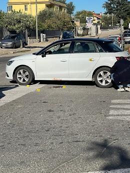 Agguato all’incrocio, cinque colpi di pistola per gambizzarlo