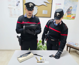 Pistola con matricola abrasa e cartucce nascoste in casa, arrestato un 44enne
