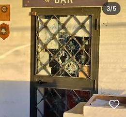 Vandalizzato l'Happy Bar, rabbia del PD