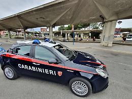 Sedicenne accerchiato dai bulli e aggredito con lo spray urticante