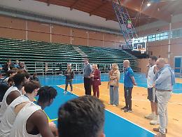 Il sindaco Matilde Celentano al PalaBianchini all'allenamento della Latina Basket