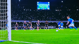 Il Napoli supera 3-1 l'Inter e vola al comando della classifica