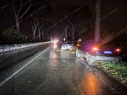 Carambola tra due auto sull'Appia, paura per due automobilisti