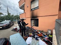 Appartamento distrutto dalle fiamme: i Carabinieri indagano su un incendio doloso