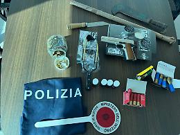 Armi, munizioni e metadone in casa: nei guai un uomo di Aprilia