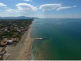 Ancora mistero sull'uomo trovato morto alla Riviera di Levante a Marina di Minturno