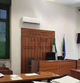 Stalkerizza l'ex, donna di 50 anni condannata a otto mesi