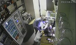 Furto notturno alla Pucceria Pontina, il ladro ripreso dalle telecamere