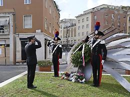 Le Forze dell'Ordine di Latina onorano i caduti
