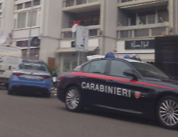 Spara ai piccioni con la scacciacani: scatta l'allarme in centro