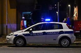 Tensione in via Garigliano:  danni a un'auto, arriva la Polizia Locale