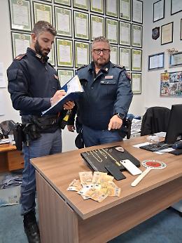 Si finge Carabiniere per truffare un'anziana: arrestato dalla Polizia