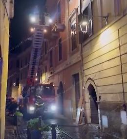 In fuga dalla casa in fiamme