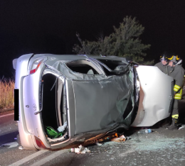 Esce dalla Pontina, sbanda e si ribalta. Ferito un automobilista.