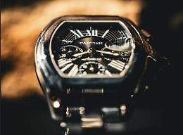 Orologio Cartier blu: un'icona di stile, modernità e freschezza per le tue serate a Latina