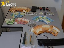 Trovato con droga e  17mila euro in contanti,  denunciato un giovane pusher