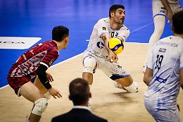 Superlega, Cisterna prepara la sfida alla corazzata Perugia