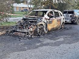 Una telecamera ha ripreso l'autore dell'incendio dell'auto del ristoratore 