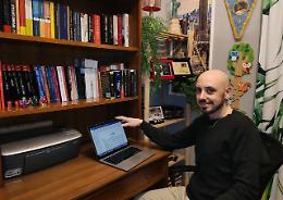 Portalettere e scrittore, la doppia vita di Luca D'Onofrio
