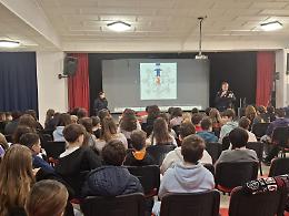 La Polizia di Stato torna tra i banchi: ad Aprilia un nuovo incontro sulla legalità