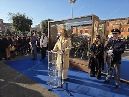 Svelata la teca con i resti dell'auto della scorta di Falcone