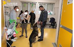 La Guardia di Finanza porta sorrisi ai bambini del Goretti