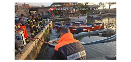  Piccola unit&agrave; da pesca affonda nella darsena &ldquo;La Quercia&rdquo;