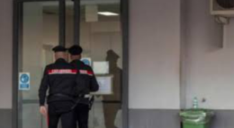 Danneggia la porta dell&rsquo;ospedale: 62enne denunciato ad Aprilia