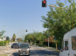 Semaforo rosso, scatta il controllo automatico: nuovo sistema attivo tra via Provinciale e via Toti
