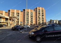 Precipita dal quarto piano, perde la vita un uomo di 87 anni