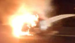 Auto in fiamme, attimi di paura sulla Pontina