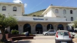 Formia, 22enne accoltellata da una clochard alla stazione: &egrave; in prognosi riservata