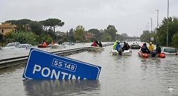 Caos sulla Pontina, allagamenti e code infinite. E c'&egrave; chi sdrammatizza con l'intelligenza artificiale